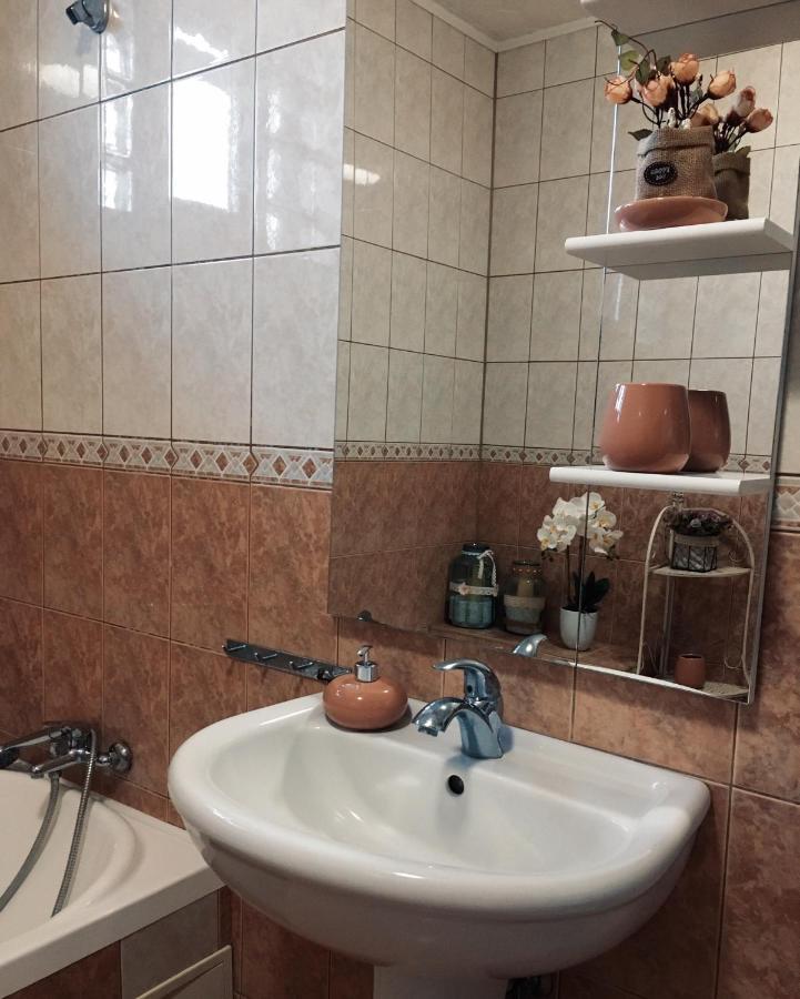 אודורהיו סקוייסק Kara Apartman מראה חיצוני תמונה